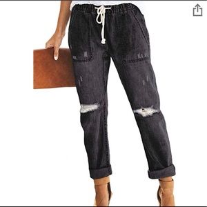 Women’s Distressed Boyfriend Jeans